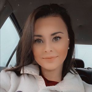 Meet your Posher, Katelyn